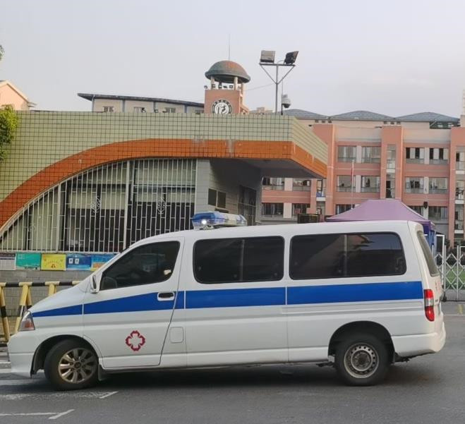 札达救护车出租护送骨折病人一公里多少钱